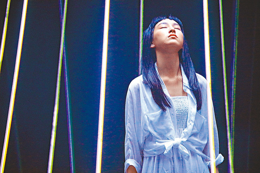 ●炎明熹新歌《真話的清高》前日正式面世。