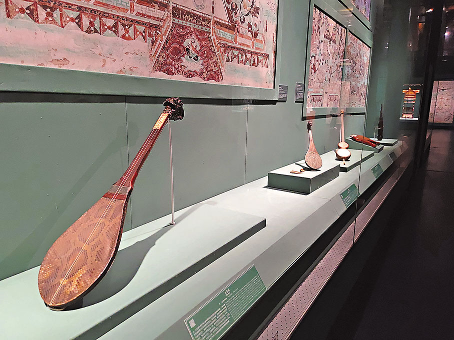 ●現場展示清代大忽雷和唐代小忽雷等樂器。