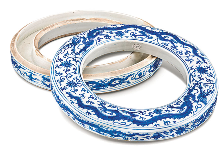 ●明嘉靖青花龍紋朝珠環形蓋盒