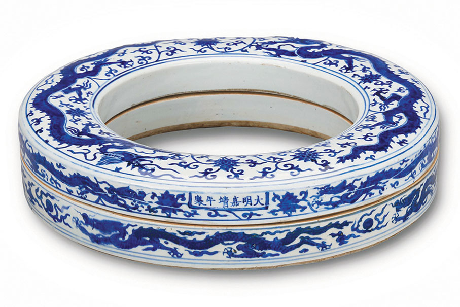●明嘉靖青花龍紋朝珠環形蓋盒款式