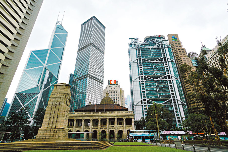 ● 債券通南向通明日正式啟動，意味本港資本市場將打開吸引北水的新「大門」，不少分析均看好南向通開通後有助提振離岸債券市場情緒，刺激資本投資活動、基金管理活動和銀行業務。 資料圖片