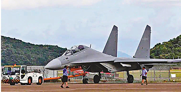 ● 殲-16D飛抵珠海。 網上圖片