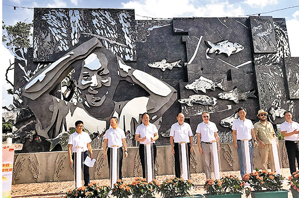 ●袁隆平雕塑在廣州黃埔大吉沙島揭幕。 香港文匯報記者敖敏輝 攝