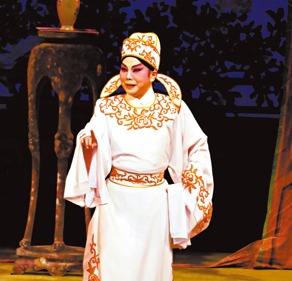 ●司徒翠英和關少霞演名折子戲《牡丹亭驚夢之幽媾》。