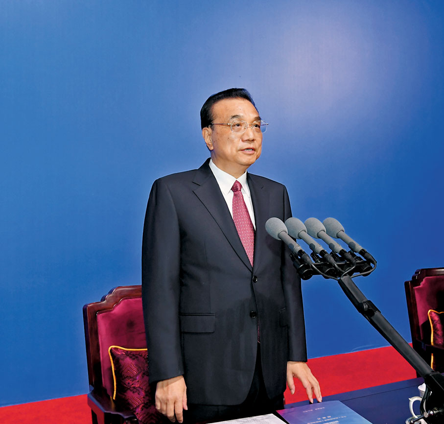 ●中共中央政治局常委、國務院總理李克強出席閉幕式並宣布運動會閉幕。  新華社