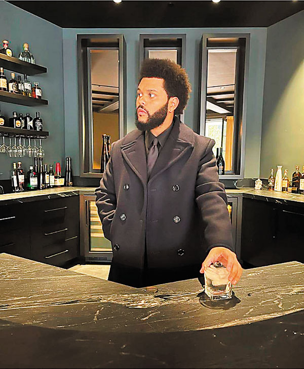 ●The Weeknd過去感情生活十分豐富。