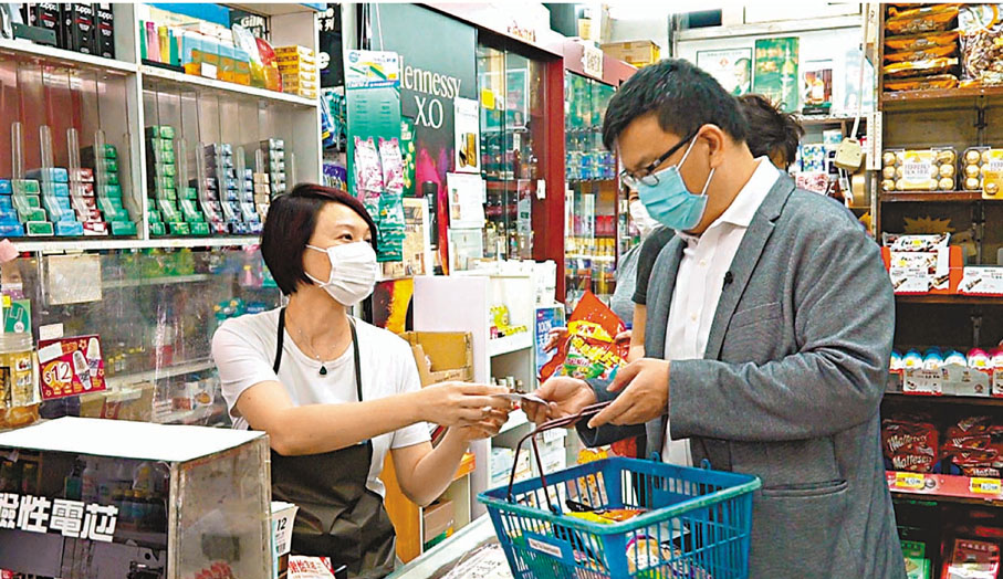 ●李慧琼參與民建聯的短劇，化身收銀員闡述倡議內容。 民建聯供圖