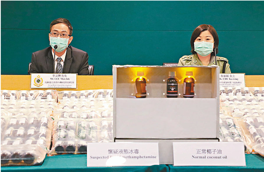 ●左起：李文樂、朱家穎於記者會上講述破案過程。 香港文匯報記者  攝