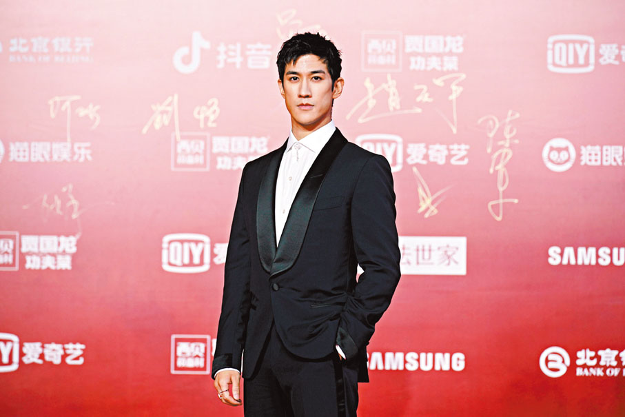 ● 李治廷西裝骨骨，帥氣十足。