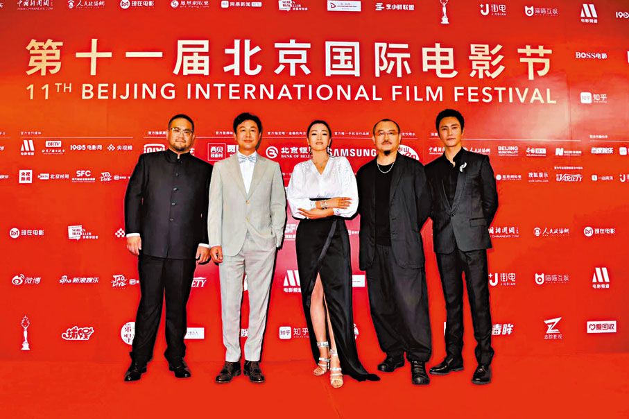 ●評委主席鞏俐（中）率評委團到場。