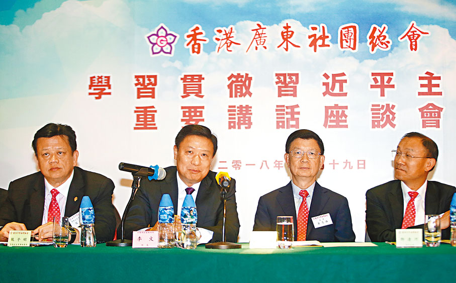 ● 梁亮勝（右二）出席座談分享會。