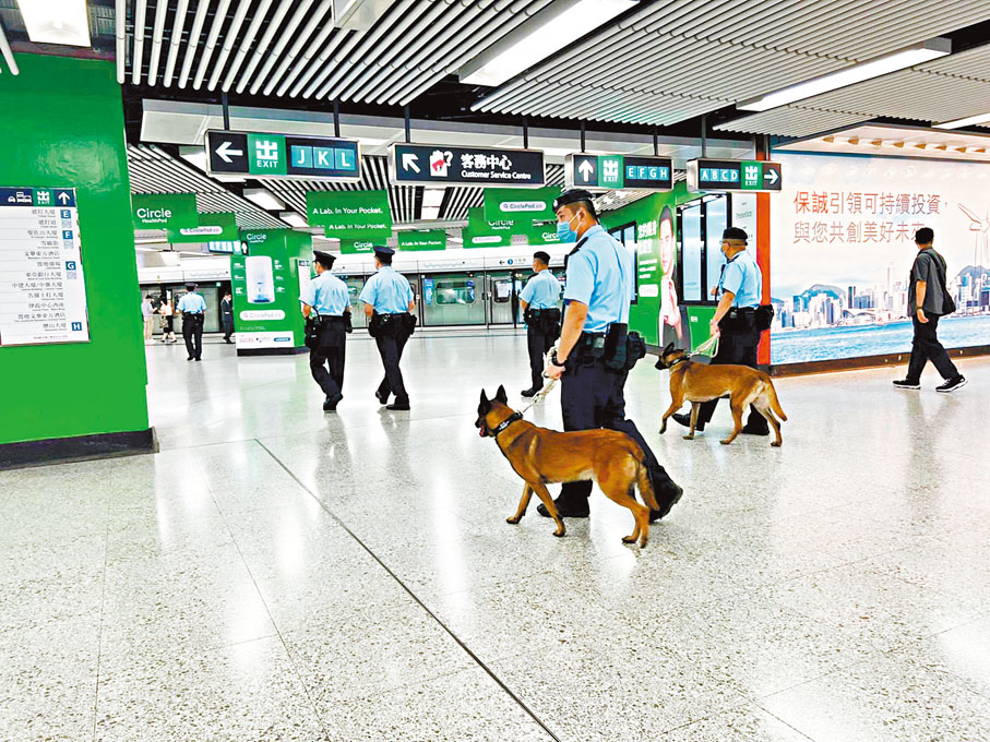 ●警方高姿態巡邏港鐵鐵路系統。 警方圖片
