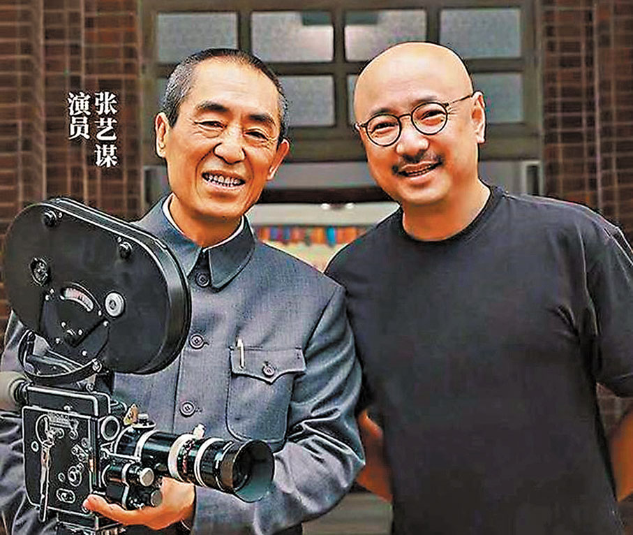 ●張藝謀（左）時隔24年再演電影，在徐崢執導的《鴨先知》中客串一角。