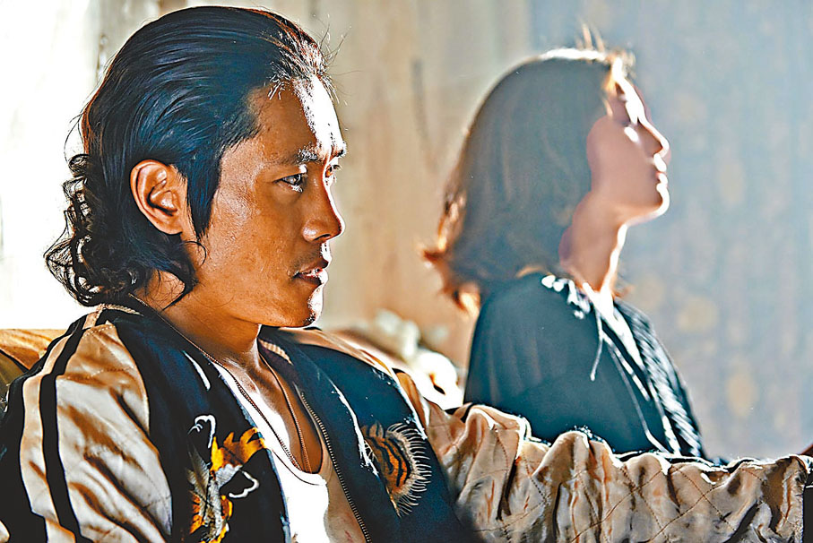 ●李炳憲憑主演《寒流黑金》同時贏得韓國大鐘獎及青龍獎。