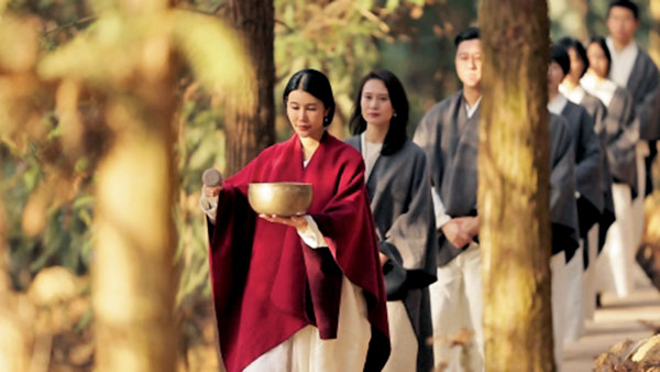 ●療癒課程的林間雲腳禪行。 受訪者供圖