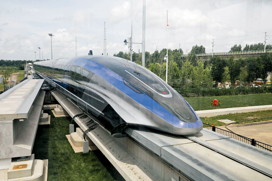 ● 全球首套時速600公里高速磁浮系統，列車外觀比高鐵更加修長，藍灰色的外觀充滿未來感。 作者供圖