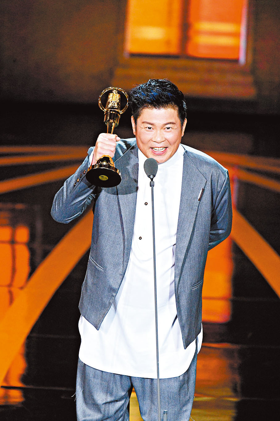 ● 藝人曾國城拿下益智及實境節目主持人獎。