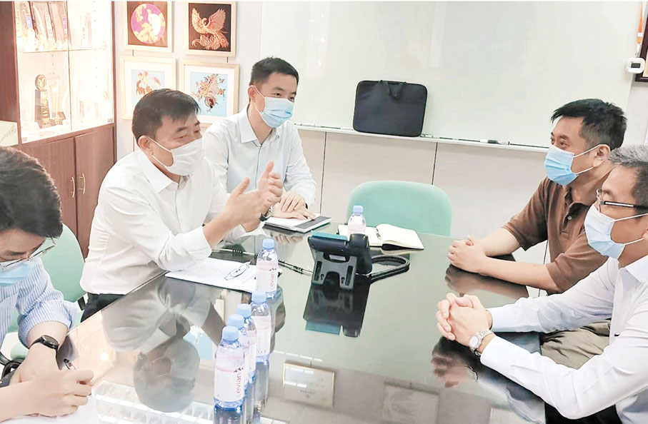 ●中聯辦協調部員工與觀塘商貿區有關中小企業負責人座談。 資料圖片