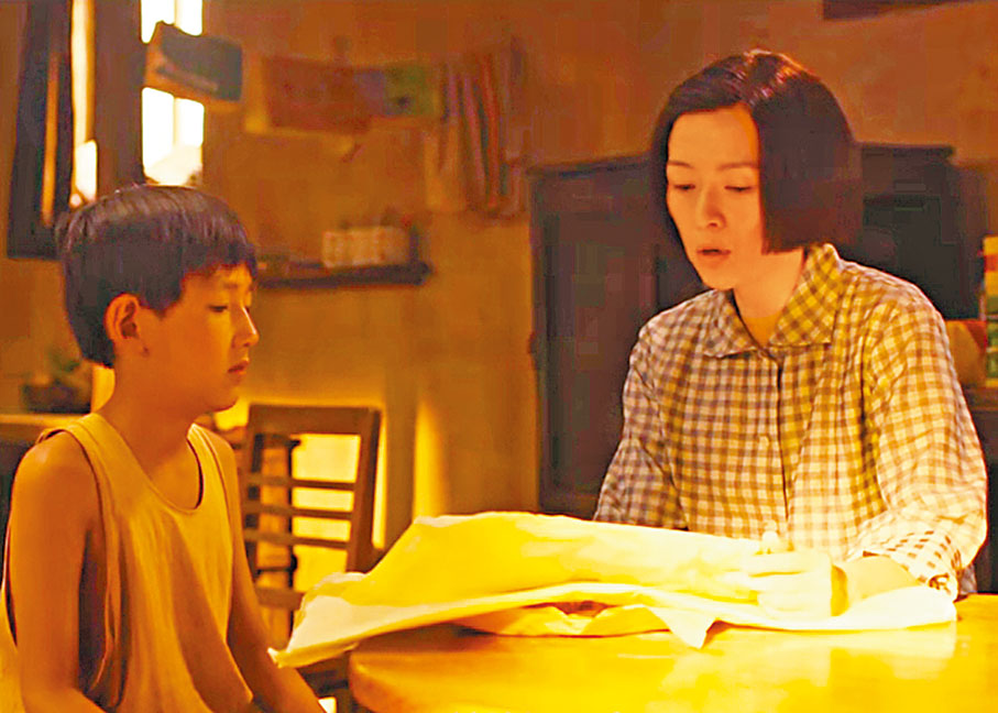 ●章子怡在單元《詩》中飾演母親。