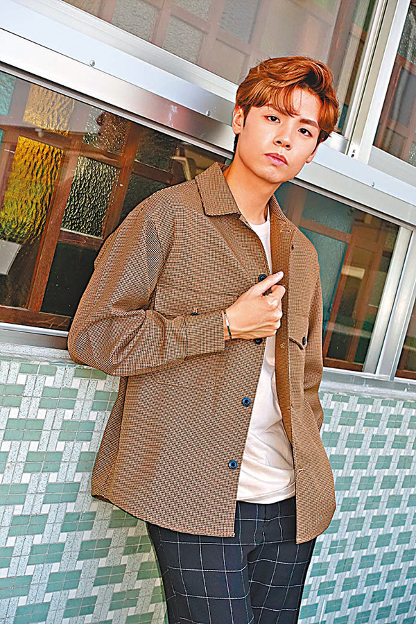 ●冼靖峰為了出鏡好看要忍口。