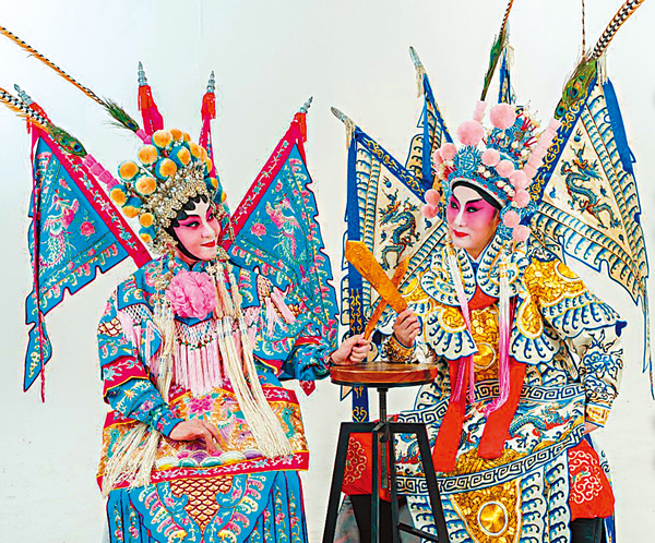 ●柳御風和梁燕飛首次合作演武戲。