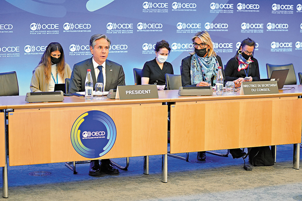 ●OECD成員國代表在會議上發言。 美聯社