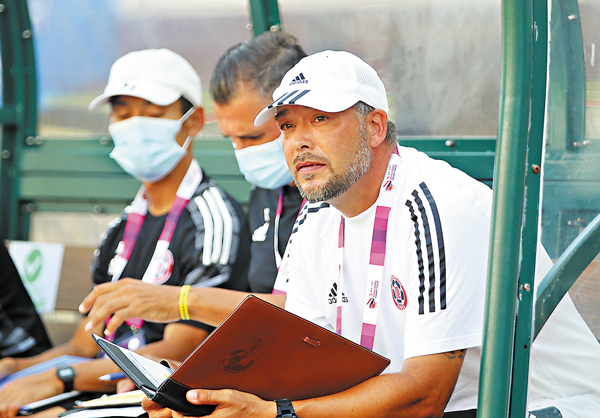 ●東方今季陣容大變仍能佔據榜首，主帥盧比度功不可沒。 香港文匯報記者黎永淦  攝