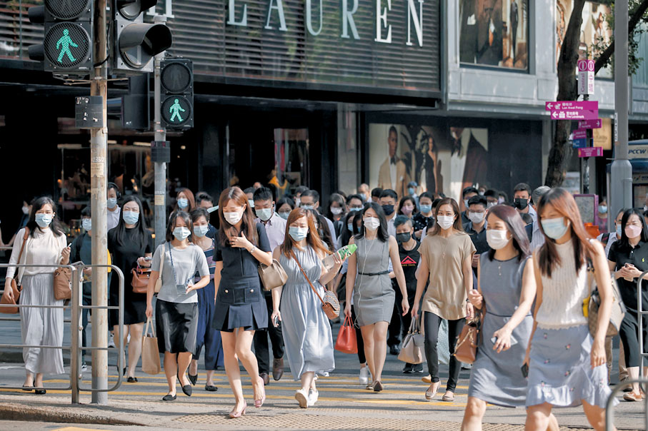 ●政府推行實時交通燈號系統調節先導計劃，優化分配車輛行人綠燈時間。 資料圖片