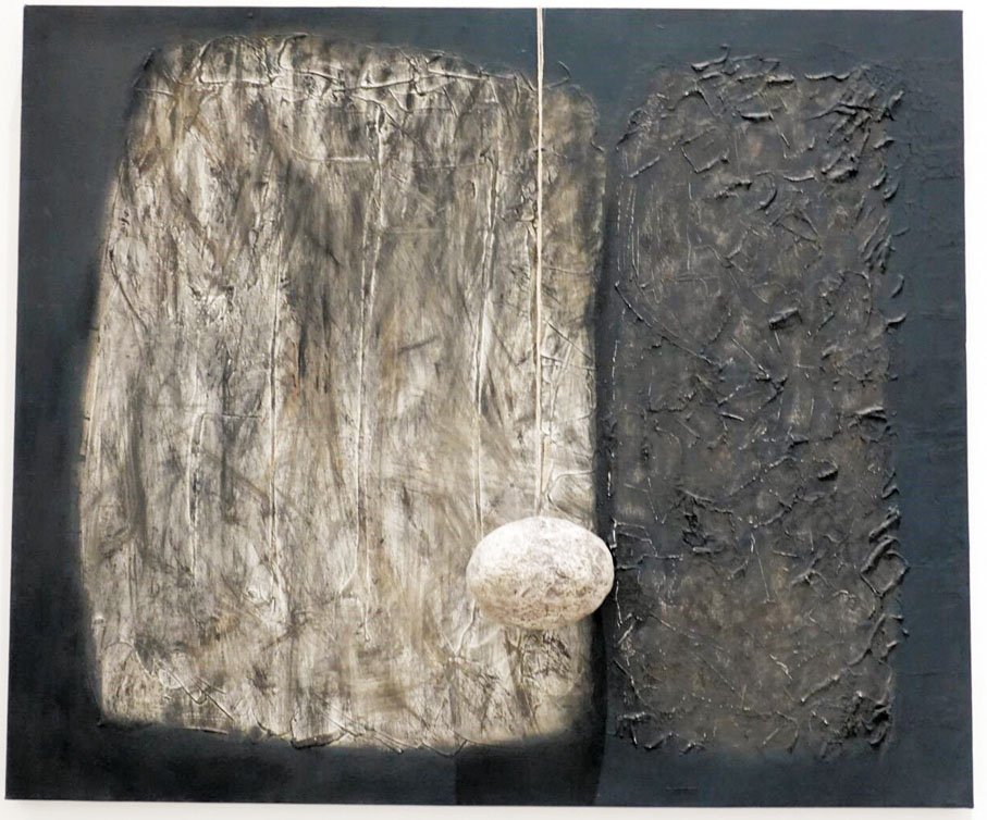 ●張健君早期作品《有 #109-2》呈現黑白原初狀態。