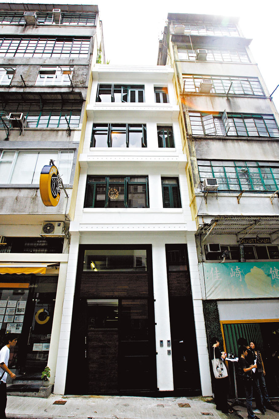 ● 士丹頓街60至62號的唐樓經美國人Dare Koslow翻新後，成為辦公室和員工宿舍。