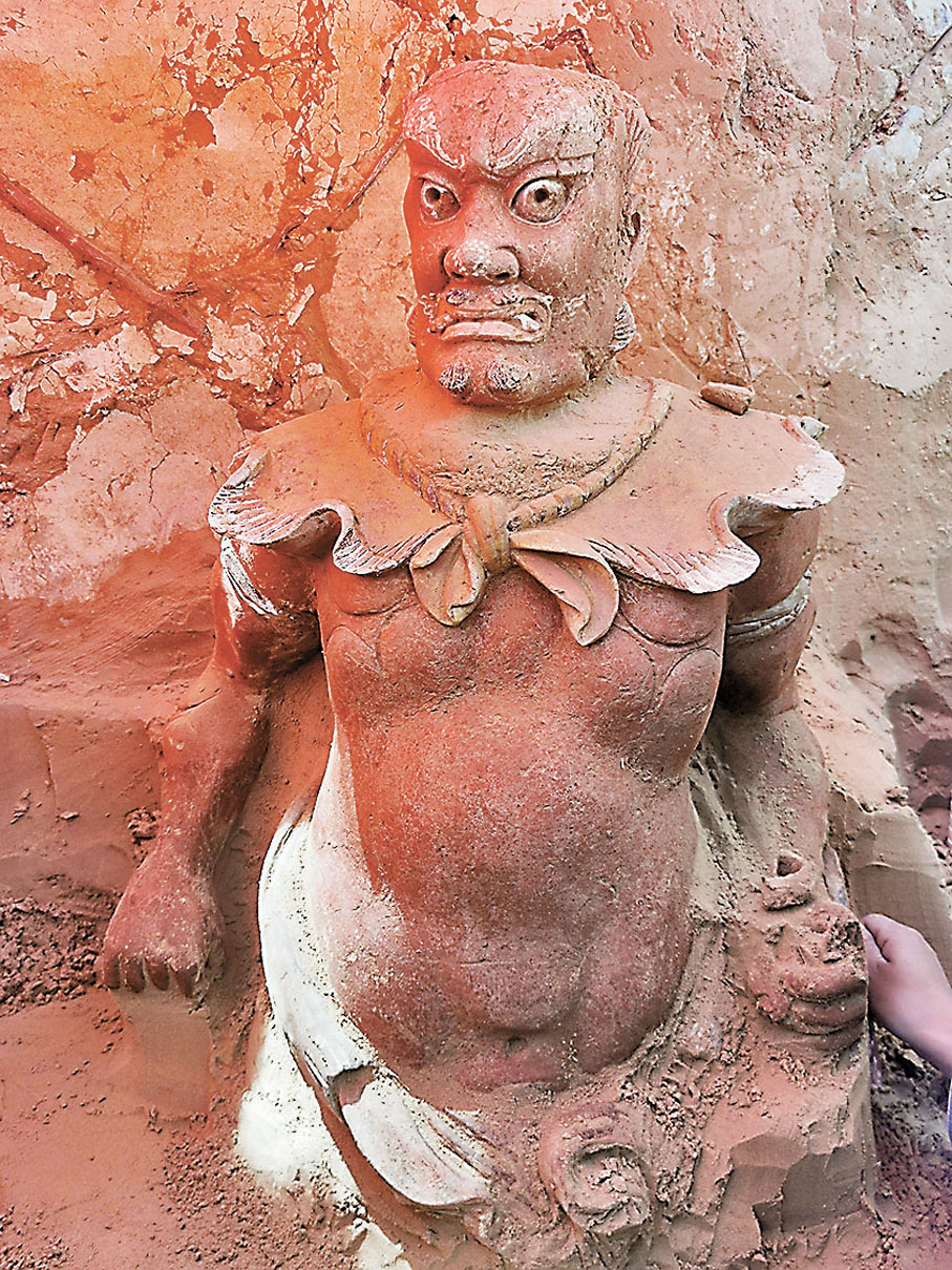 ●遺址出土泥塑造像。