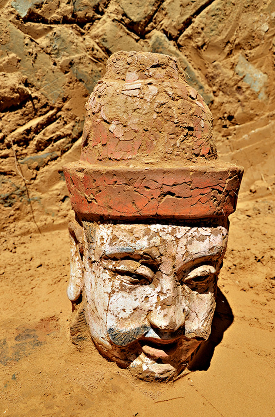 ●顯應宮內出土的泥塑造像。