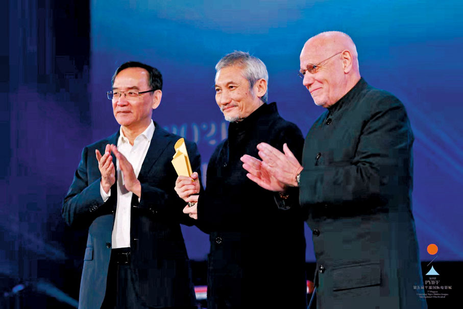 ●徐克在領獎時勉勵年輕導演珍惜好時代。