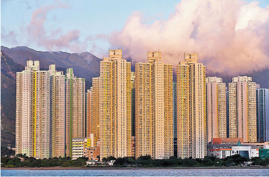 ● 倒模的樓宇外觀是香港的城市景觀。 資料圖片