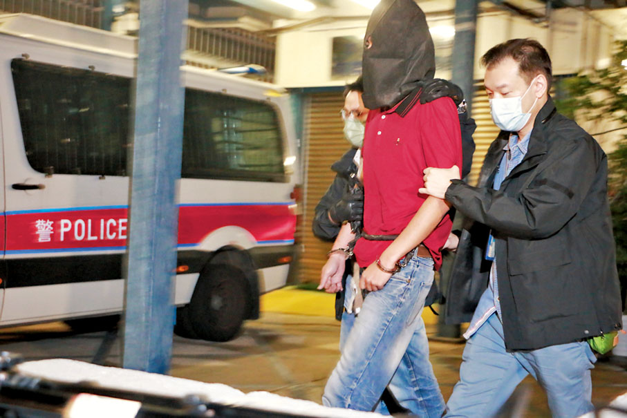 ●疑兇蔡南生前晚在南丫島被探員拘捕。 香港文匯報記者 攝