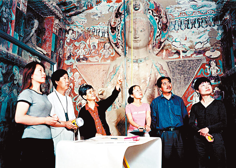 ●樊錦詩與同事們多年堅守敦煌。