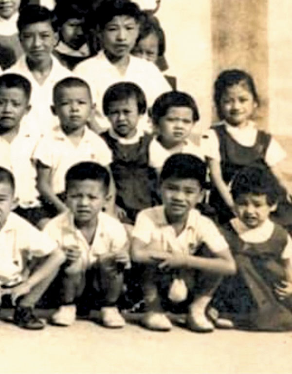 ●我、5歲、前排右二（蹲下）。 作者供圖