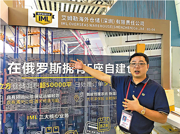 ●艾姆勒海外倉儲負責人陳慶洪介紹市場前景。 香港文匯報記者敖敏輝  攝