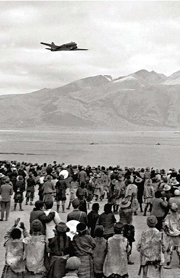 ● 北京至拉薩航線試航成功，錢嗣傑拍攝令人雀躍的一刻。