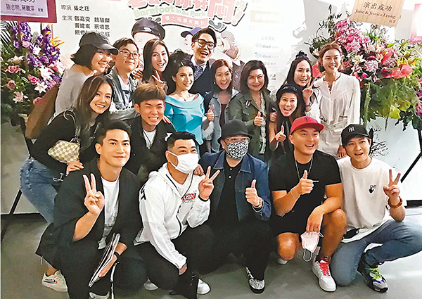 ●TVB高層樂易玲聯同一大班藝人一齊去看舞台劇《老公你好悶呀！》場。