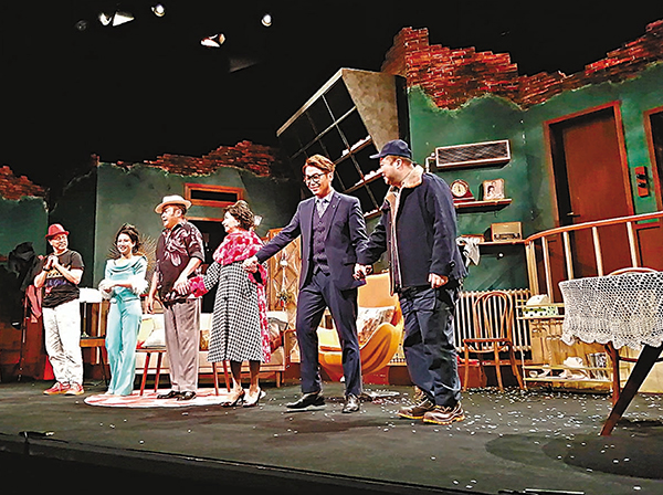 ●張之珏導演率蔡頌思、魏駿傑、區嘉雯、黃建東和阮德鏘謝幕。