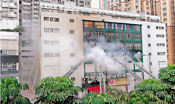 ●2016年，牛頭角道淘大工業村一個迷你倉工廈發生四級火警，造成兩名消防員殉職。 資料圖片