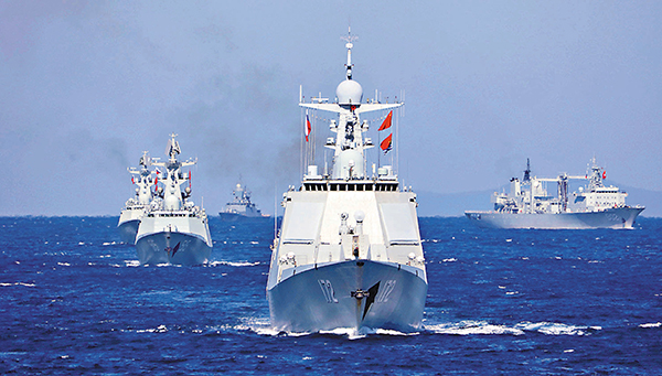 ●當地時間10月15日，在俄羅斯彼得大帝灣附近海空域進行的中俄「海上聯合-2021」聯合軍事演習期間，中俄艦艇編隊在進行消滅浮雷演練。 新華社