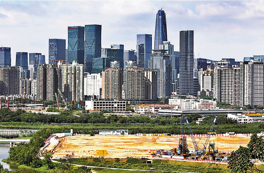 ●劉國勳建議特區政府在港深創科園用地未有建築前加快籌建北環線支線。圖下方為落馬洲河套地區創科園空地。 香港文匯報記者  攝