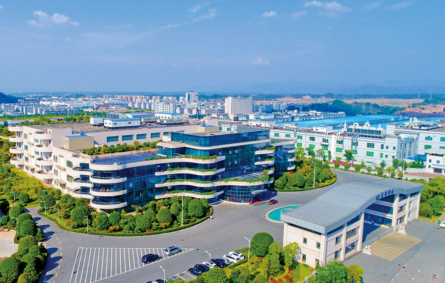 ●藍思科技——全球智能電子防護玻璃領域的技術開創者和引領者。