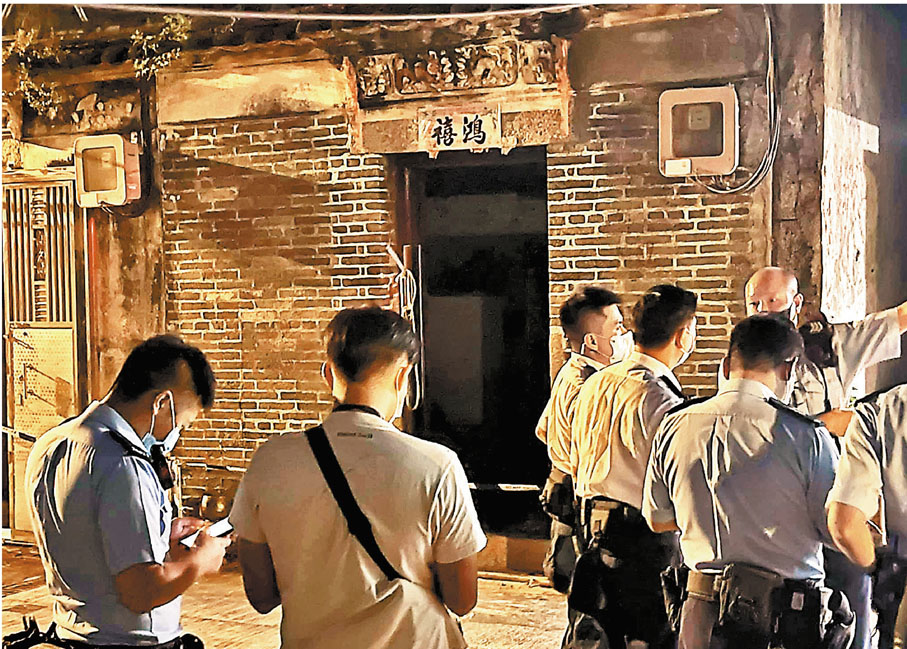 ●警方及消防員趕至調查。 網上圖片