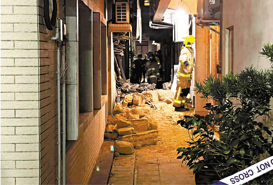 ●元朗厦村新圍一間古舊村屋倒塌，壓傷年近百歲婆婆。 網上圖片