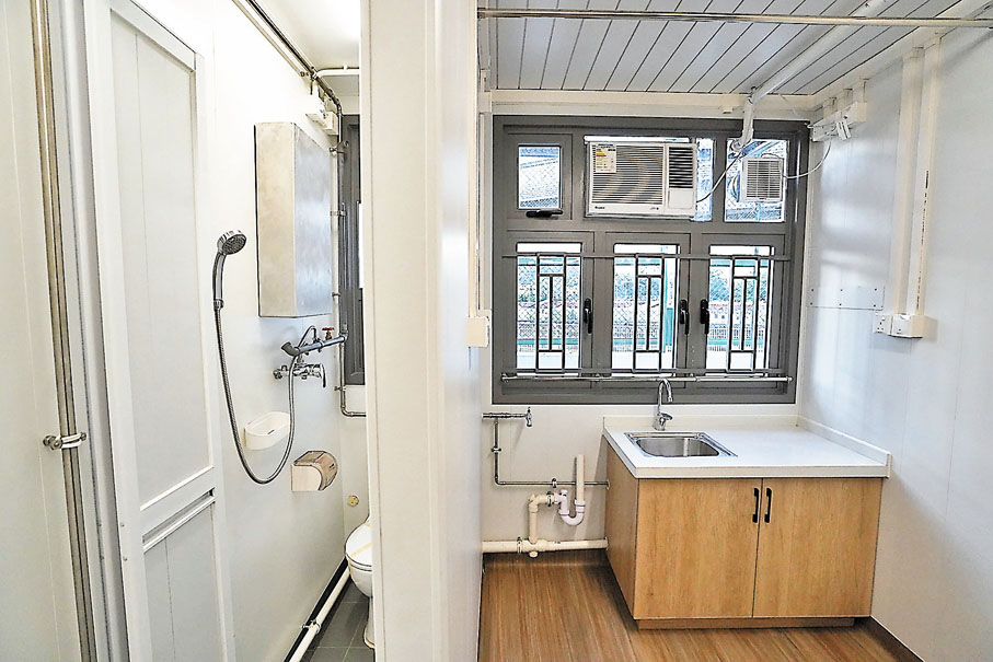 ● 單位配備獨立廁所。 香港文匯報記者  攝