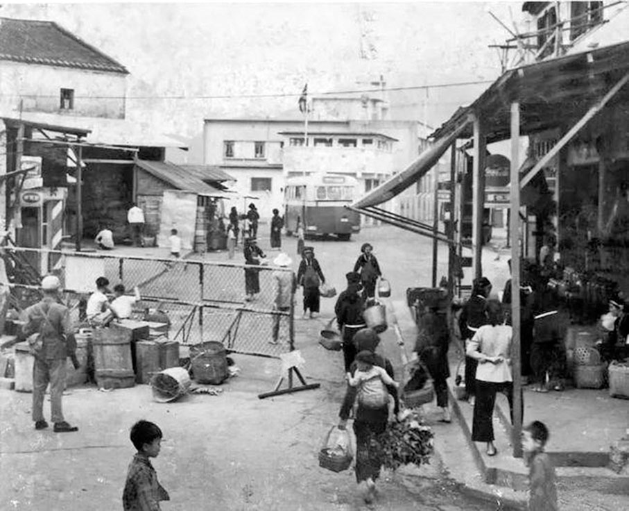 ●1950年沙頭角人頭湧湧。 香港深圳社團總會供圖