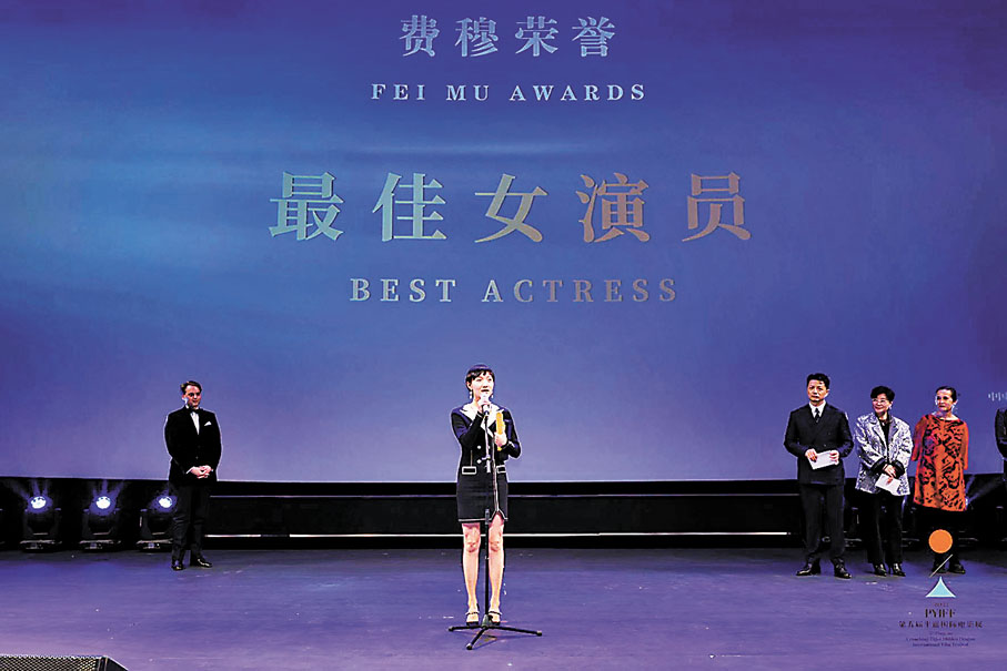 ● 黃米依主演《街娃兒》奪得最佳女演員。